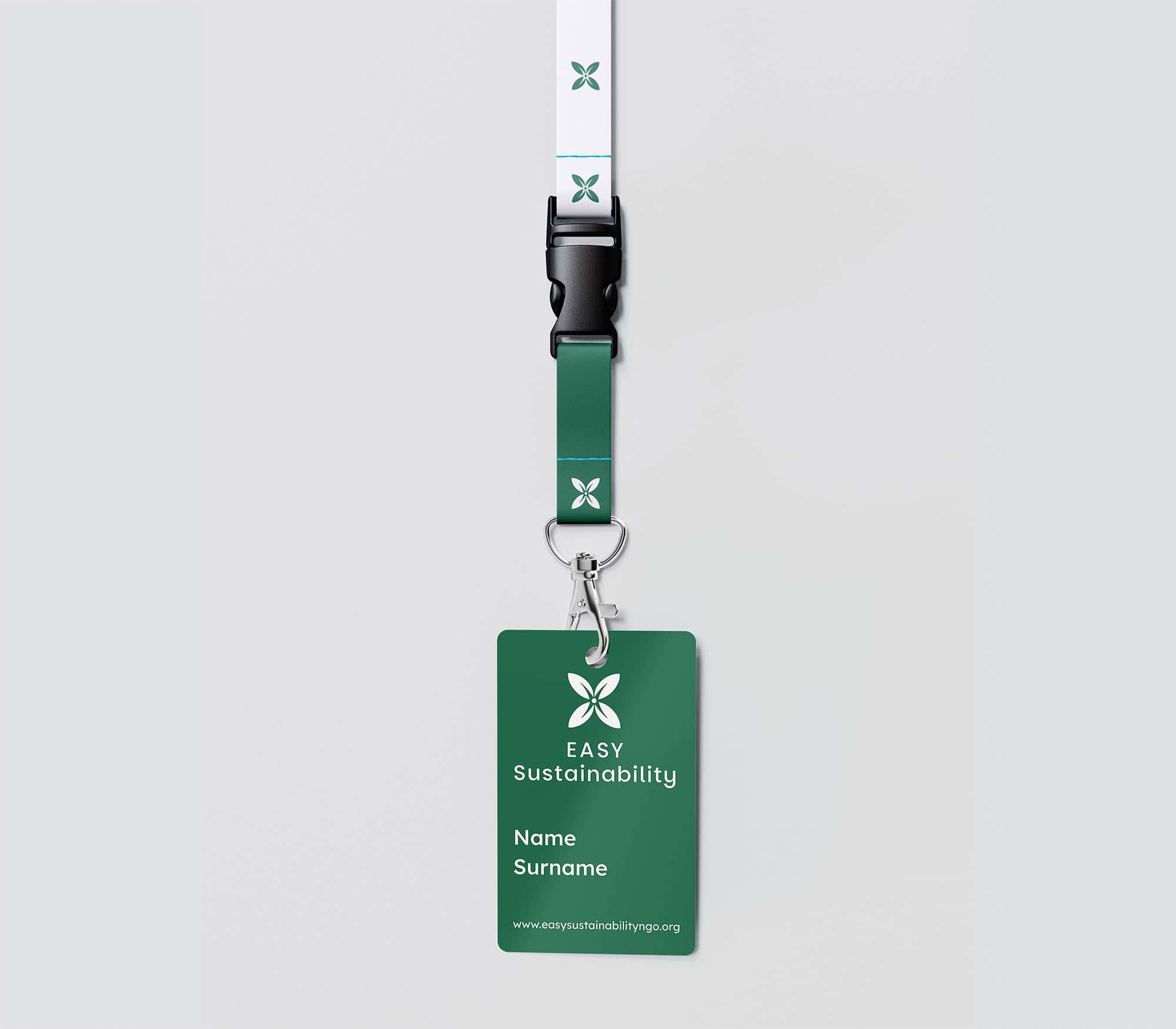 Lanyard verde e bianco con badge personalizzato Easy Sustainability per eventi e conferenze.